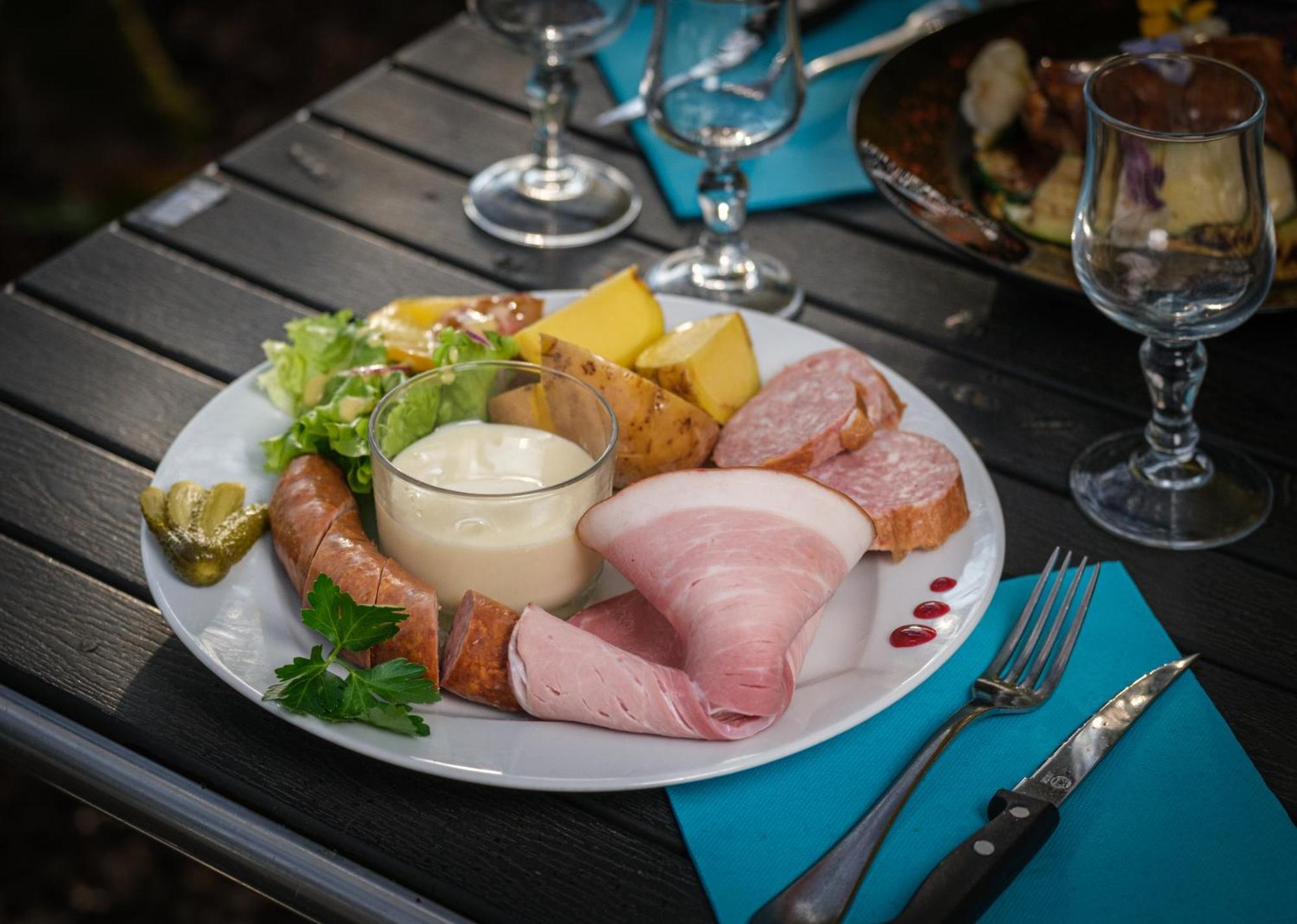 Charme Hotel, Montbeliard Sud Экстерьер фото