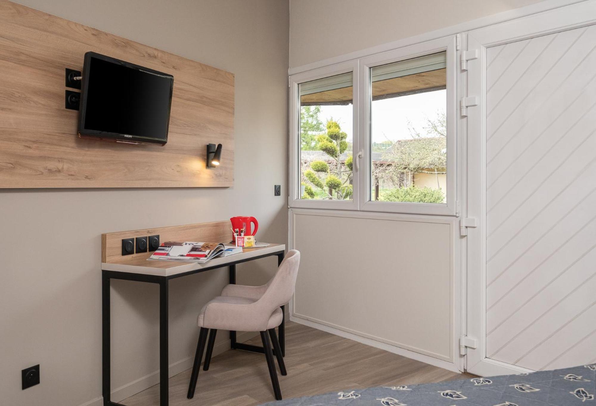 Charme Hotel, Montbeliard Sud Экстерьер фото