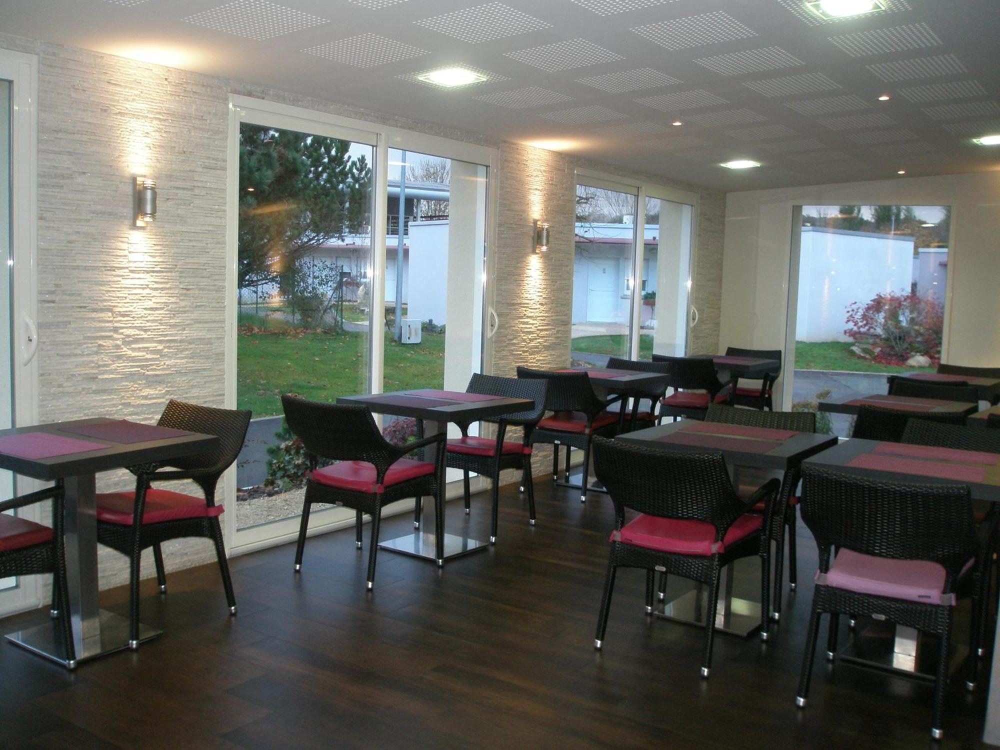 Charme Hotel, Montbeliard Sud Экстерьер фото